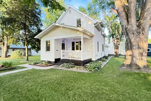 910 N 5th St, Montevideo, MN 56265 - Photo 2