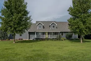 18500 510th Ave, Lake Crystal, MN 56055 - Photo 2