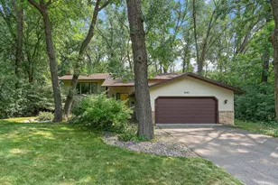 2101 Sheridan Hills Rd, Minnetonka, MN 55391 - Photo 44