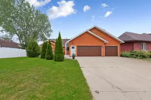 1905 Prairie Ln NE, Owatonna, MN 55060 - Photo 2
