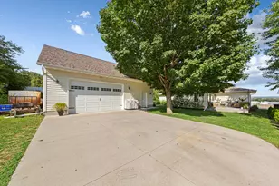 1314 N 5th St, Saint Peter, MN 56082 - Photo 4