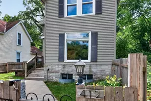 412 Winona St E, Saint Paul, MN 55107 - Photo 2
