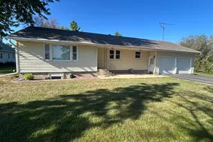 2425 East Ave, Worthington, MN 56187 - Photo 2