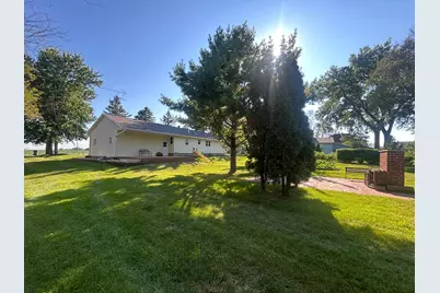 2425 East Avenue, Worthington, MN 56187 - Photo 8