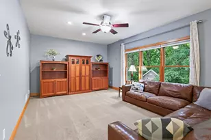 877 New Century Blvd S, Maplewood, MN 55119 - Photo 10