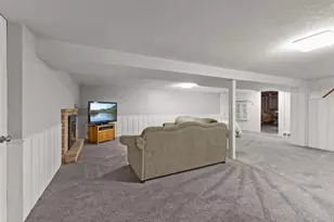 9725 Queen Rd, Bloomington, MN 55431 - Photo 20