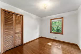 9725 Queen Rd, Bloomington, MN 55431 - Photo 12