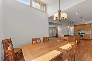 9725 Queen Rd, Bloomington, MN 55431 - Photo 10