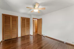 9725 Queen Rd, Bloomington, MN 55431 - Photo 16