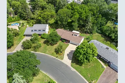 9725 Queen Road, Bloomington, MN 55431 - Photo 2