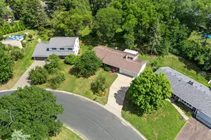 9725 Queen Rd, Bloomington, MN 55431 - Photo 2
