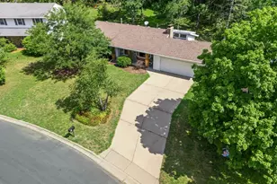 9725 Queen Rd, Bloomington, MN 55431 - Photo 26