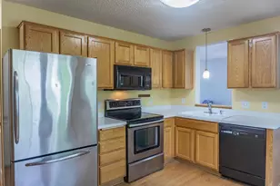 7657 Primrose Pl, Chanhassen, MN 55317 - Photo 16