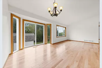 9024 Nevada Avenue N, Brooklyn Park, MN 55445 - Photo 4