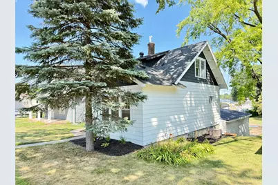 509 E Vernon Avenue, Fergus Falls, MN 56537 - Photo 2