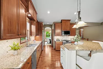 10776 Lyndale Bluffs Trail, Bloomington, MN 55420 - Photo 14