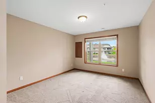 10776 Lyndale Bluffs Trail, Bloomington, MN 55420 - Photo 32