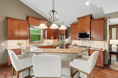 10776 Lyndale Bluffs Trail, Bloomington, MN 55420 - Photo 16