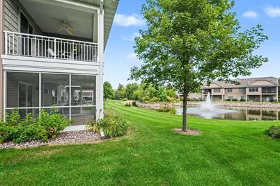 10776 Lyndale Bluffs Trail, Bloomington, MN 55420 - Photo 6