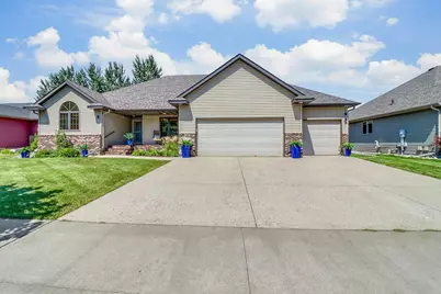 555 Queens Court, Moorhead, MN 56560 - Photo 1
