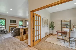 555 Queen's Ct, Moorhead, MN 56560 - Photo 8