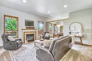 555 Queen's Ct, Moorhead, MN 56560 - Photo 12