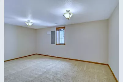 555 Queens Court, Moorhead, MN 56560 - Photo 58