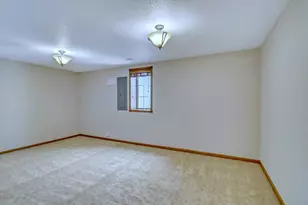 555 Queen's Ct, Moorhead, MN 56560 - Photo 58