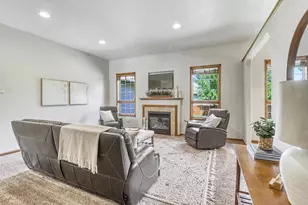 555 Queen's Ct, Moorhead, MN 56560 - Photo 16
