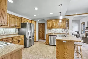555 Queen's Ct, Moorhead, MN 56560 - Photo 18