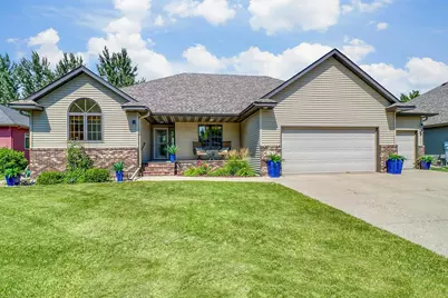 555 Queens Court, Moorhead, MN 56560 - Photo 2