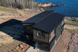 116 E Lakeview Dr, Silver Bay, MN 55614 - Photo 4
