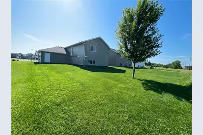 1051 Yellowstone Avenue, Saint Cloud, MN 56303 - Photo 4