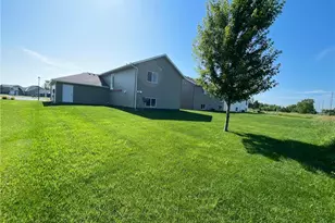 1051 Yellowstone Ave, Saint Cloud, MN 56303 - Photo 4