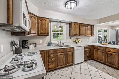 1440 Valley View Road, Chaska, MN 55318 - Photo 14