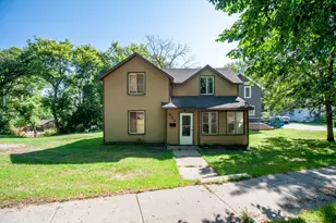 422 N Cleveland Ave, Fergus Falls, MN 56537 - Photo 1