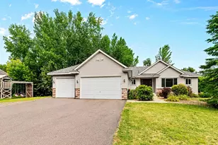 10464 Spruce St, Chisago City, MN 55013 - Photo 2