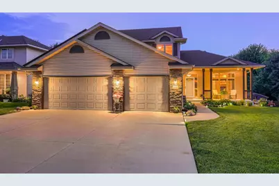 2040 Staghorn Drive, Shakopee, MN 55379 - Photo 2
