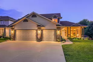 2040 Staghorn Dr, Shakopee, MN 55379 - Photo 2