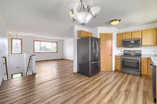 4024 Blakewood Dr, Shakopee, MN 55379 - Photo 10