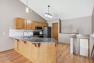 10605 44th Avenue N #E, Plymouth, MN 55442 - Photo 4