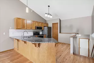 10605 44th Ave N, Plymouth, MN 55442 - Photo 4