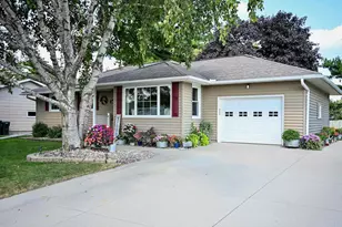 211 6th St SW, Eyota, MN 55934 - Photo 2