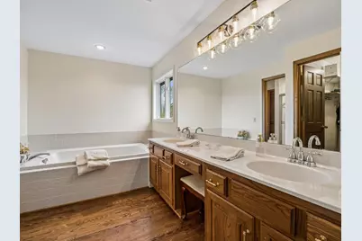 11202 Mount Curve Road, Eden Prairie, MN 55347 - Photo 32
