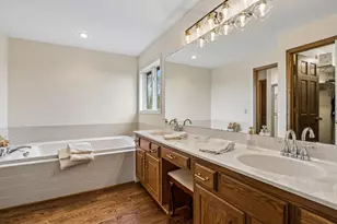 11202 Mt Curve Rd, Eden Prairie, MN 55347 - Photo 32