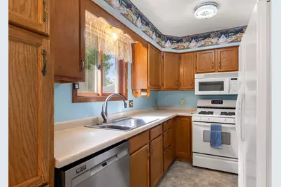 5895 Red Fox Run, North Branch, MN 55056 - Photo 8