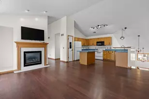 7559 Derby Ln, Shakopee, MN 55379 - Photo 6