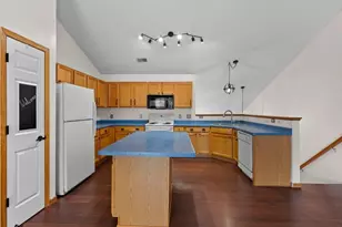 7559 Derby Ln, Shakopee, MN 55379 - Photo 4