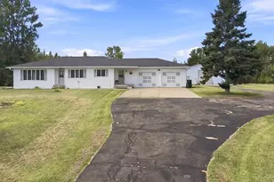 1433 Morris Ave, Hinckley, MN 55037 - Photo 1