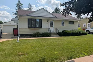 1805 5th Ave NW, Austin, MN 55912 - Photo 2